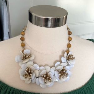 Anthropologie Creamy White Floral Necklace EUC